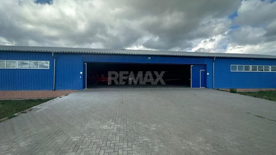 Aerodromul Horesti 24 ha teren + 1400 m2 hangare și 550 m2 cladire administrativa - Poză 11