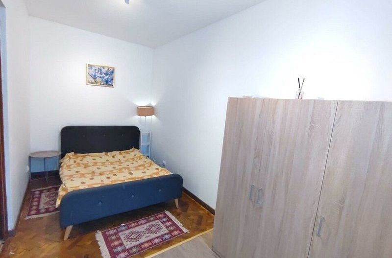 Casa cu doua camere, mobilata si utilata, zona centrala - Poză 12