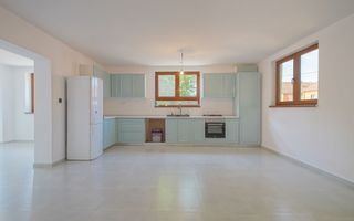 Casa perfecta cu grădină de 1100mp, acces la râu și transport in comun - Poză 1