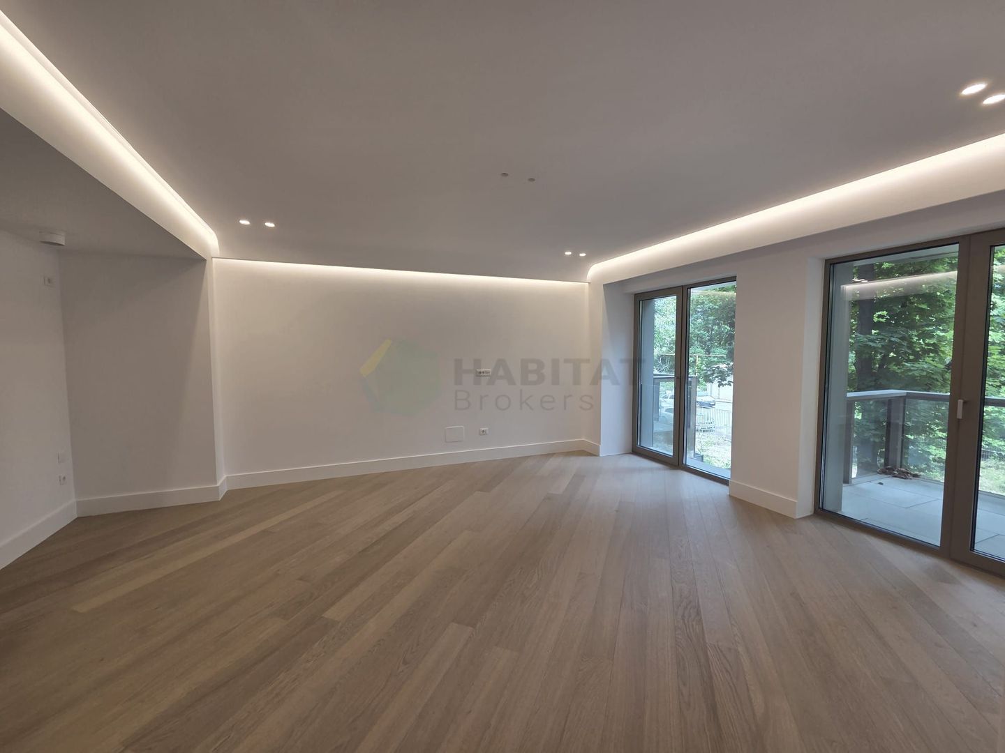 Cortina 126 – Erou Iancu- Nicolae Apartament 2 camere | Parcare inclusă | - Poză 1