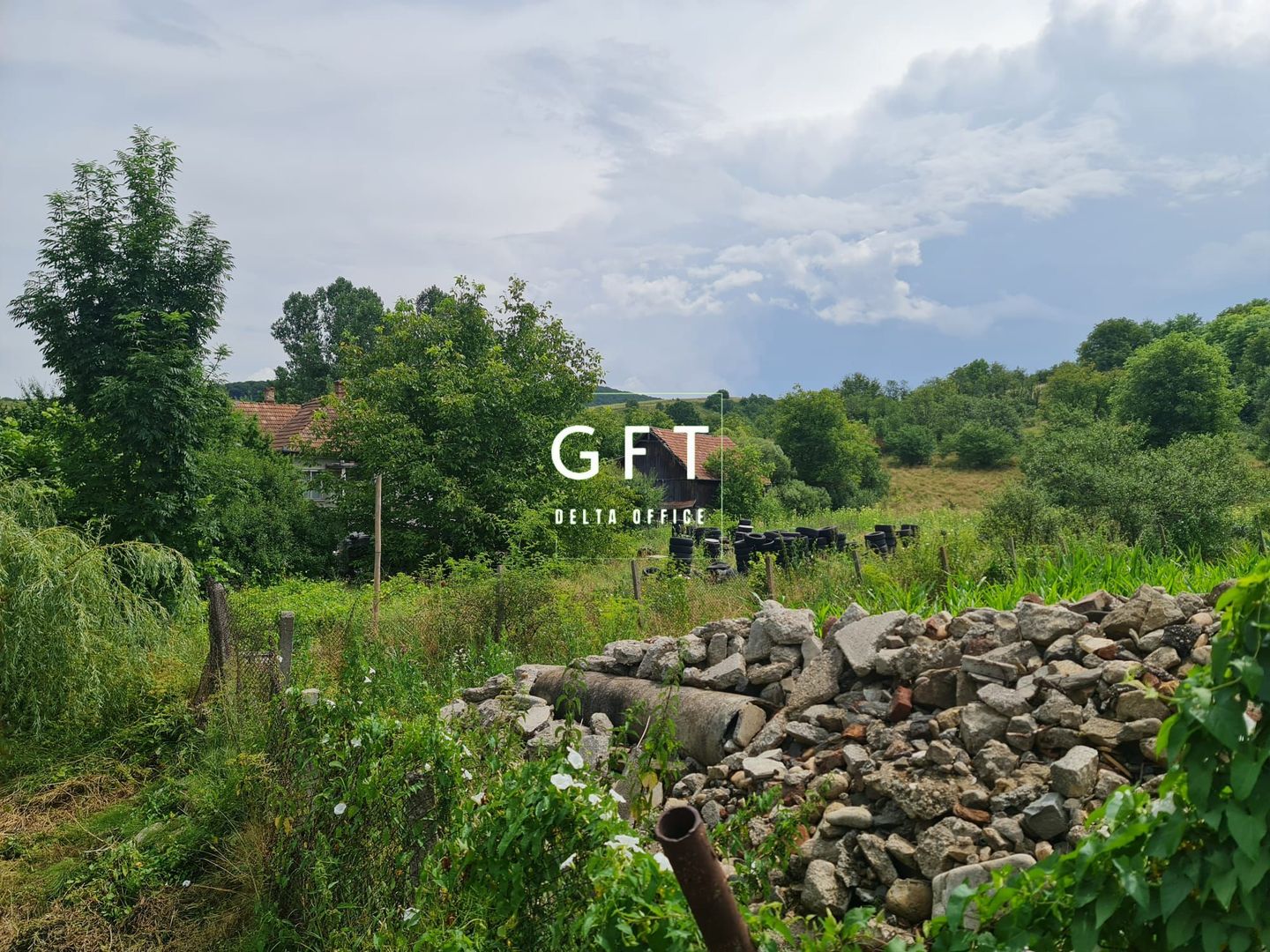 Teren intravilan cu doua constructii in Suceagu - Poză 2