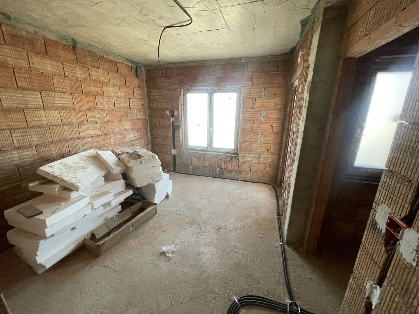 Casă la roșu, 3 dormitoare, teren 340 mp – Moșnița Nouă, lângă Kaufland - Poză 17