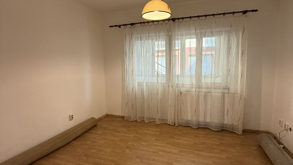 Apartament spațios cu 4 camere + garaj inclus – zona Ștrand–Tilișca - Poză 7