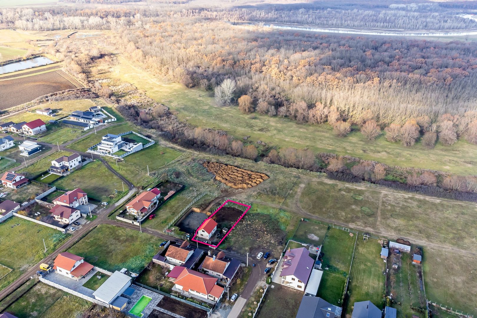 PROPRIETATE VÂNDUTĂ! Casă cochetă lângă pădure, în Zădăreni. - Poză 3