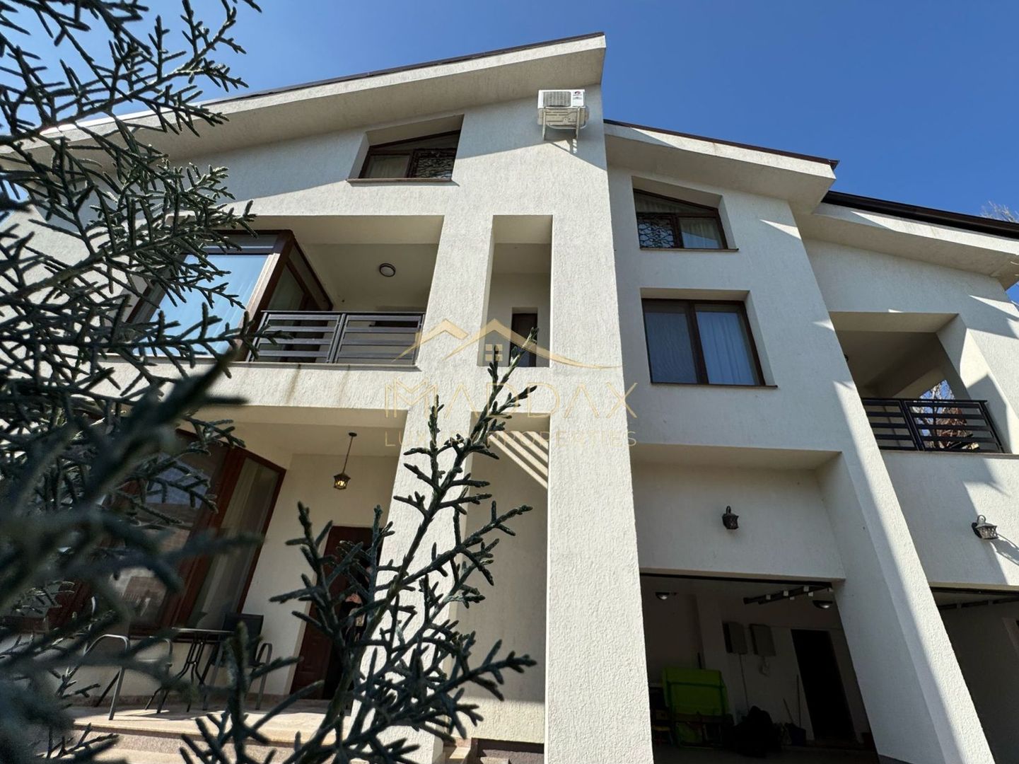 Vilă impresionantă *teren 1000mp // Erou Iancu Nicolae - Poză 1