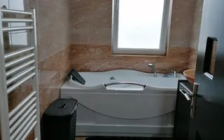 Apartament 3 Camere, central Zona Eroilor, Mobilat și Utilat. - Poză 14