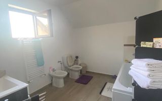 Casa , P+1+teren, 500 mp,situata in Curtesti ,pret 155000 Euro,mobilata si uitilata - Poză 4