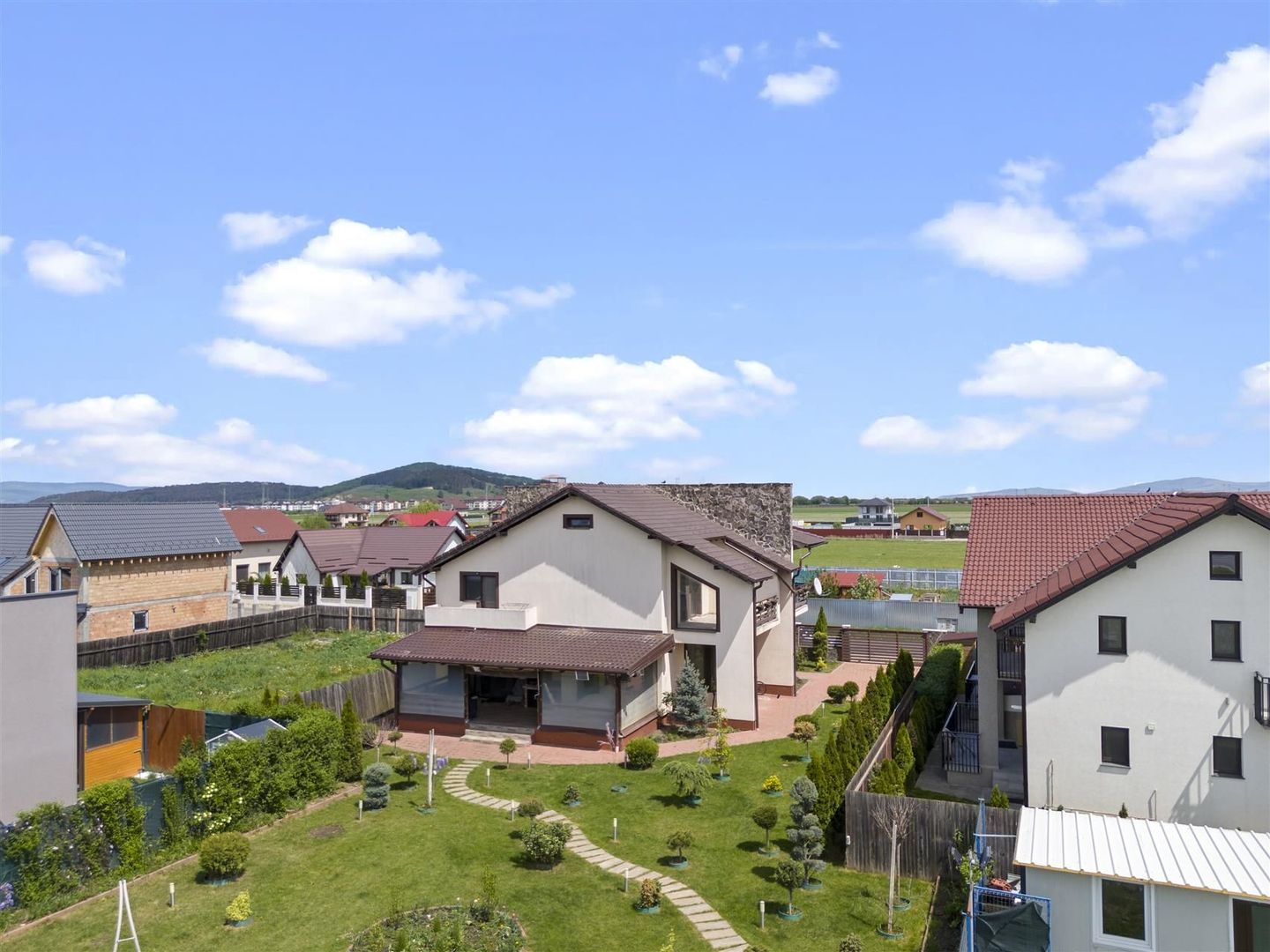 Comision 0% Vila superba in Sanpetru  5 camere si teren de 1644 mp - Poză 2