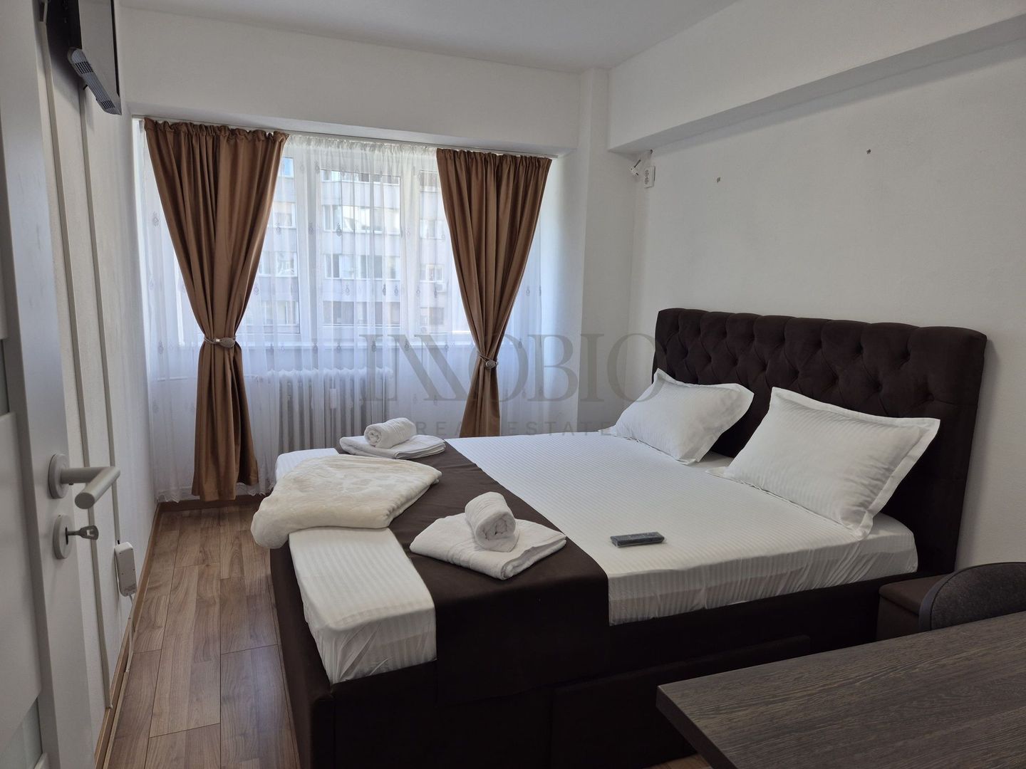 Închiriere 3 camere, Piata Victoriei, nou renovat - Poză 3