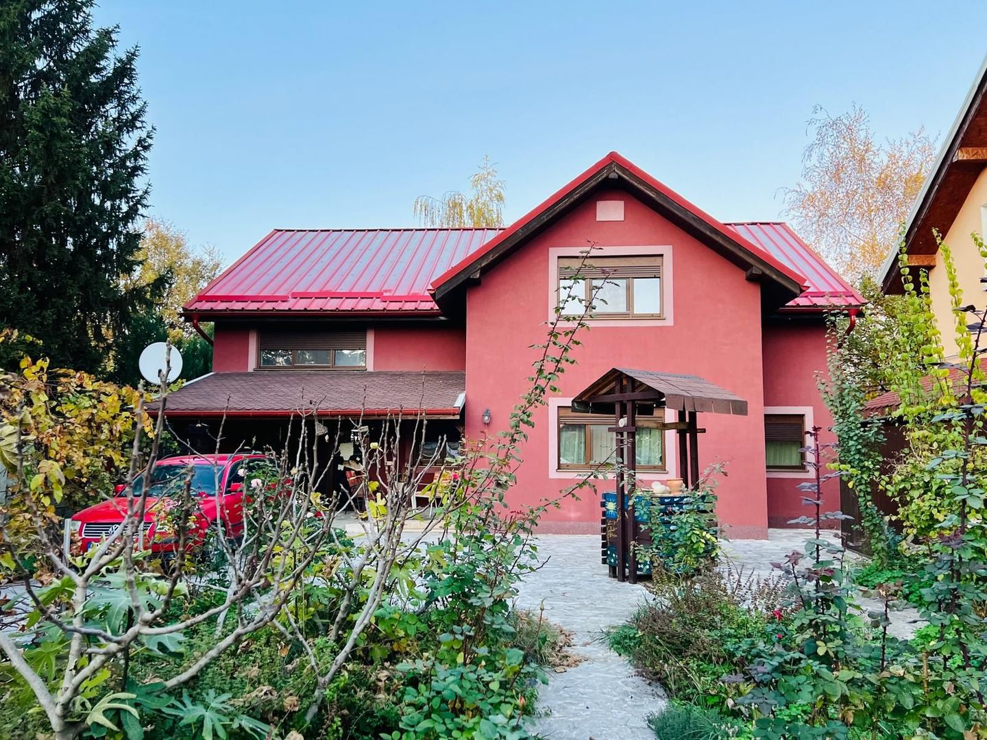 Casa individuala pozitie foarte buna si teren generos - Poză 1