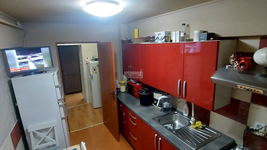 De vanzare 4 camere/97 mp utili/Scoala 10/Focsani/et 3/4 - Poză 2