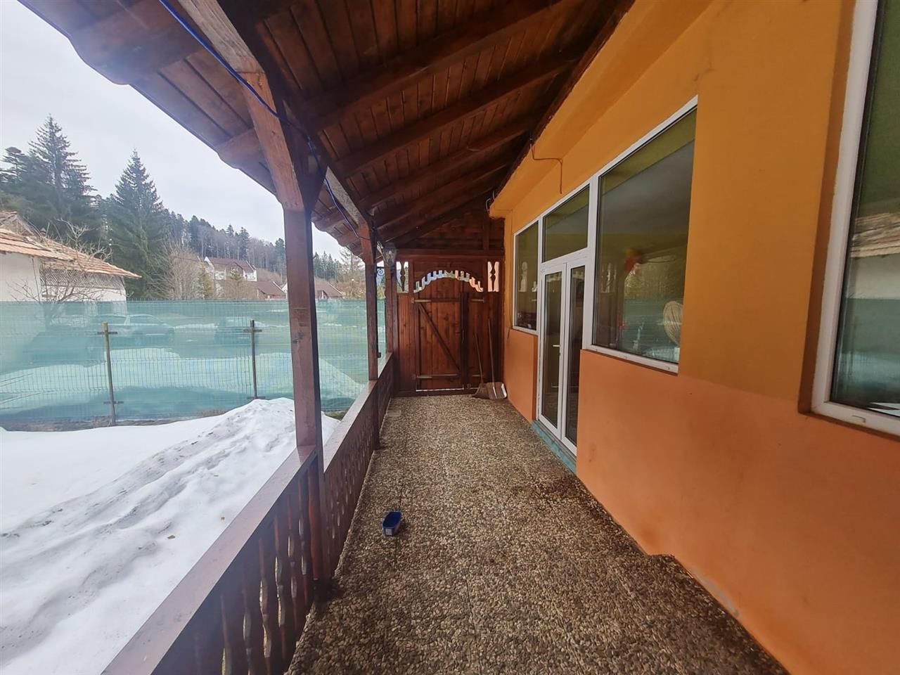 Cu 4.200mp teren, Vila cu potential turistic, in inima Predealului - Poză 23