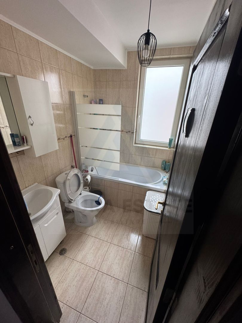 Casa moderna 4 camere 2 bai curte si parcare privata in Arhitectilor - Poză 5