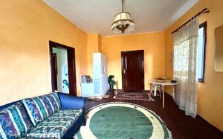 Casa traditional bucovineana la poalele muntilor Bucovinei - Poză 3