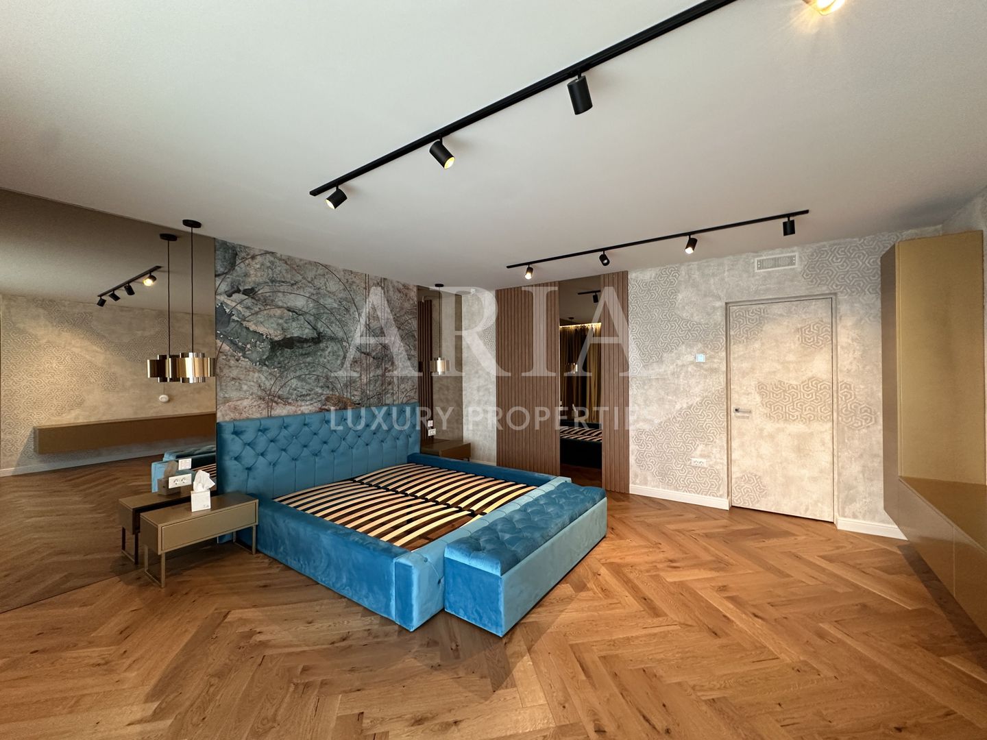 SMART VILLA - POOL - LUXURY GATED COMMUNITY - NEAR THE FOREST - Poză 7