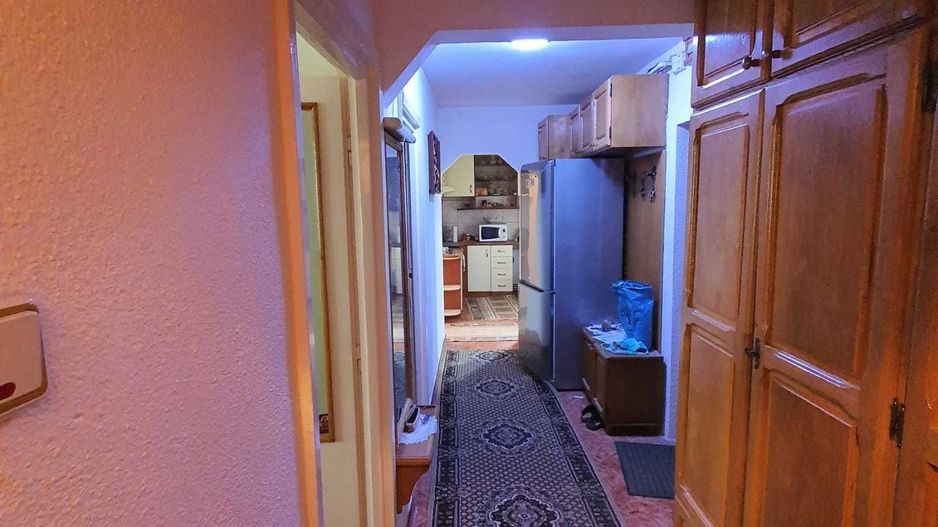 Apartament 3 camere, 75 mp, garaj, boxa subsol - Poză 3