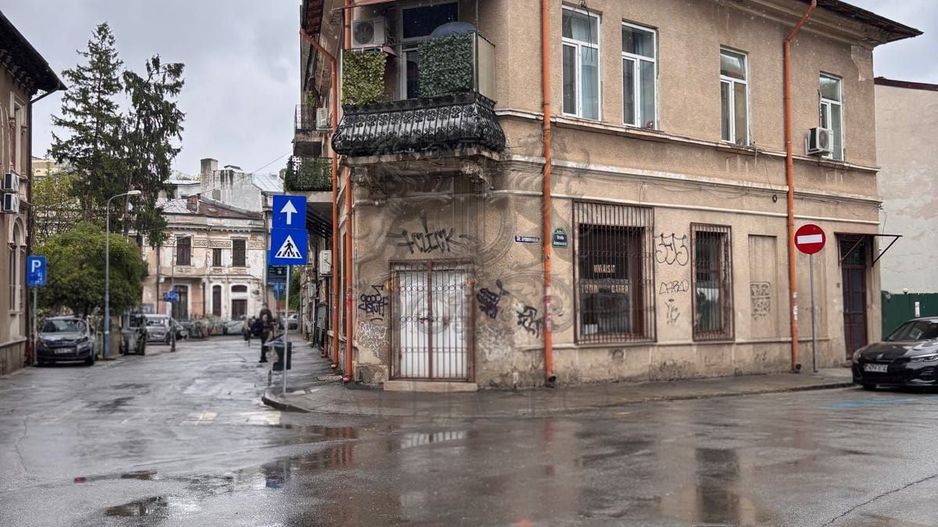 Armeneasca | Vila | Etaj + Mansarda | - Poză 1