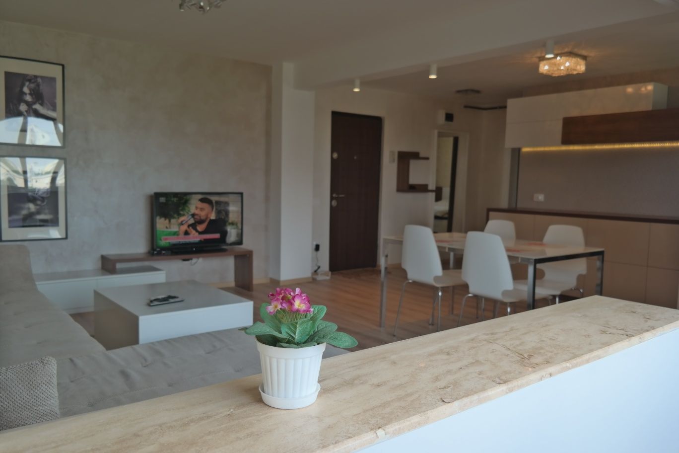 Vanzare 2 Camere Vitan Mall – Str. Brăndușelor – Centrală Proprie - Poză 1