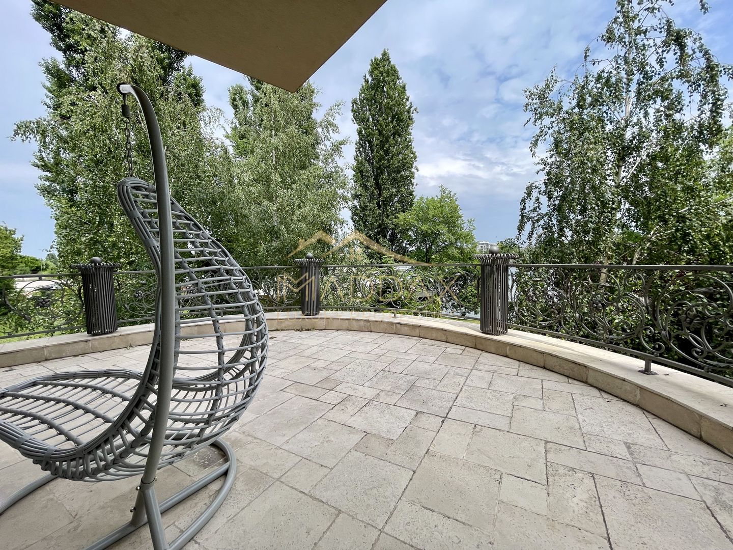 Impressive Villa *1500 SQM usable* 2613 SQM land / Open to the lake - Poză 20