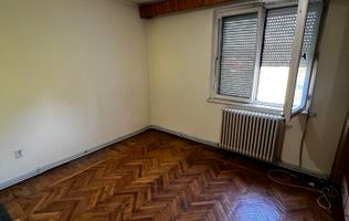 Apartament cu 3 camere de vânzare – zona Altex