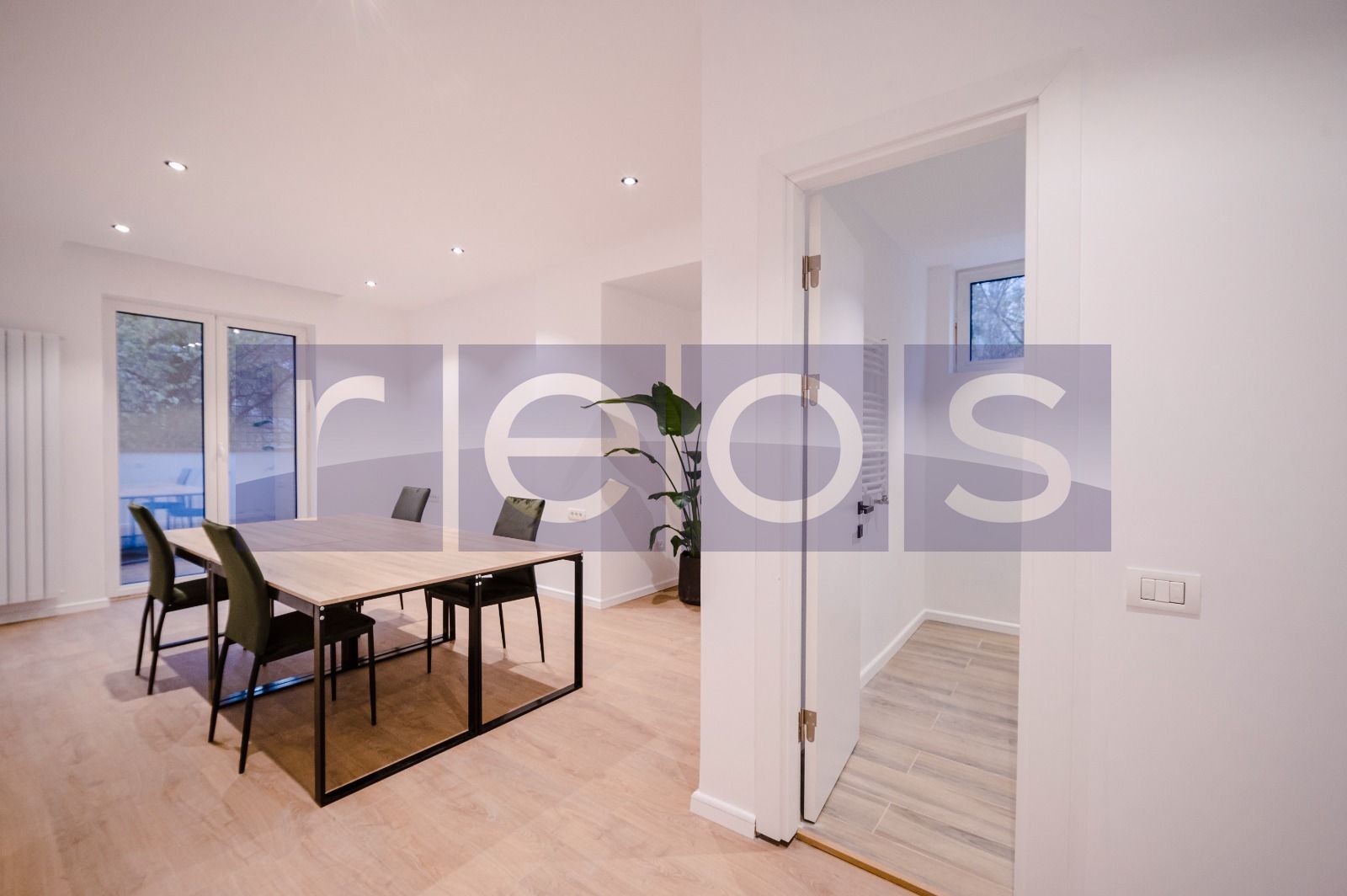 APARTAMENT DE VÂNZARE 4 CAMERE ZONA CENTRALĂ + TERASĂ 40MP - Poză 4