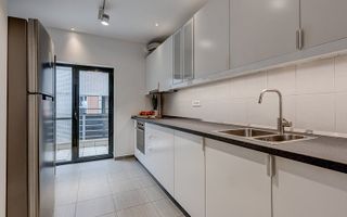Apartament tip penthouse in Natura Residence, terasa 62 mp, mobilat modern - Poză 10