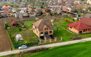 Casă 6 camere - la roșu - Zimandcuz, Arad – COMISION 0 - Poză 1