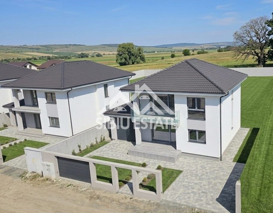 Casa noua 5 camere, 3 bai, curte mare - Poză 4