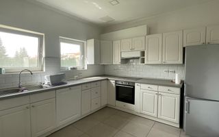 VILA SPATIOASA LA INCHIRIERE IN ZONA PIPERA LANGA SCOLI - Poză 3