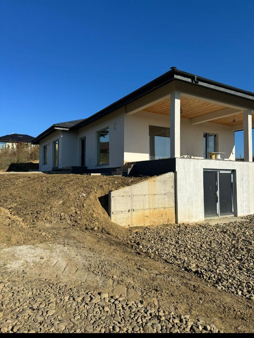 Vând casă Rediu langa padure - Poză 2