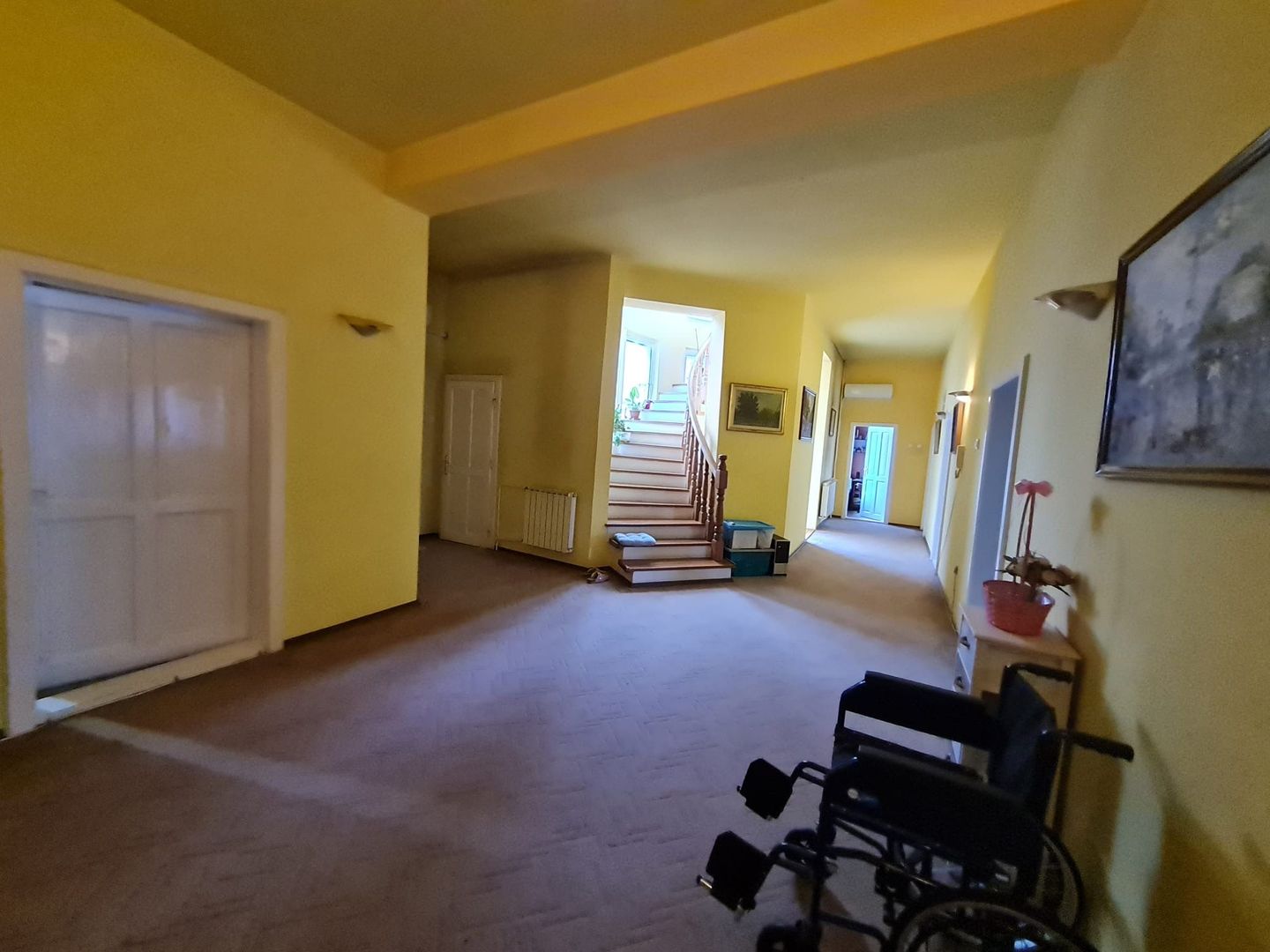 Vila generoasa,destinatii multiple - Poză 5