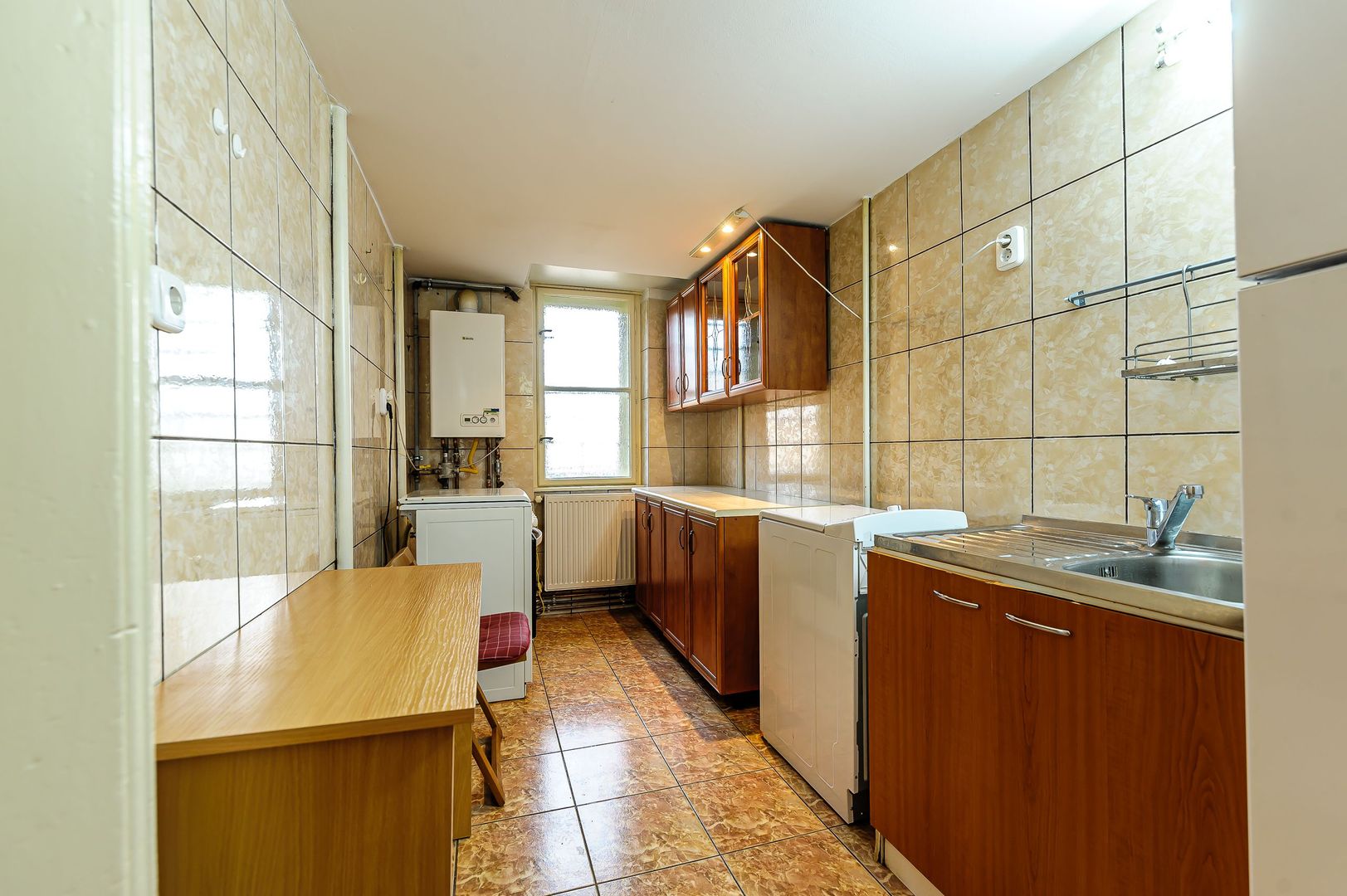 APARTAMENT CU O CAMERĂ ULTRACENTRAL - Poză 3