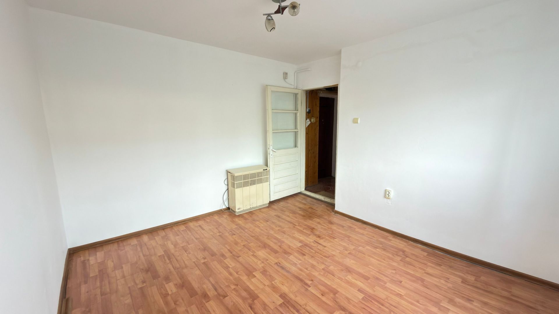 Apartament 2 camere decomandat Parter - Str. Ignișului 12 - Carei - Poză 2