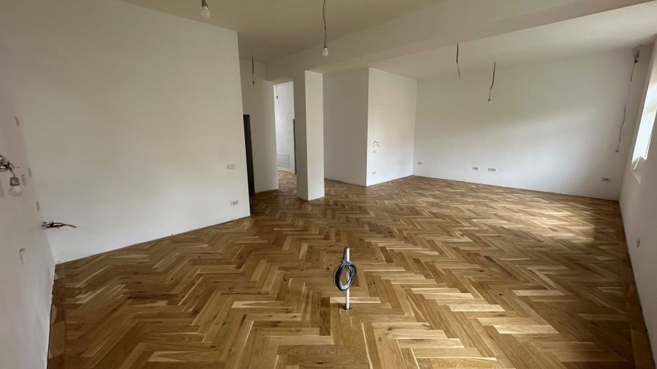 Apartament renovat în clădire istorică - are garaj - Poză 6