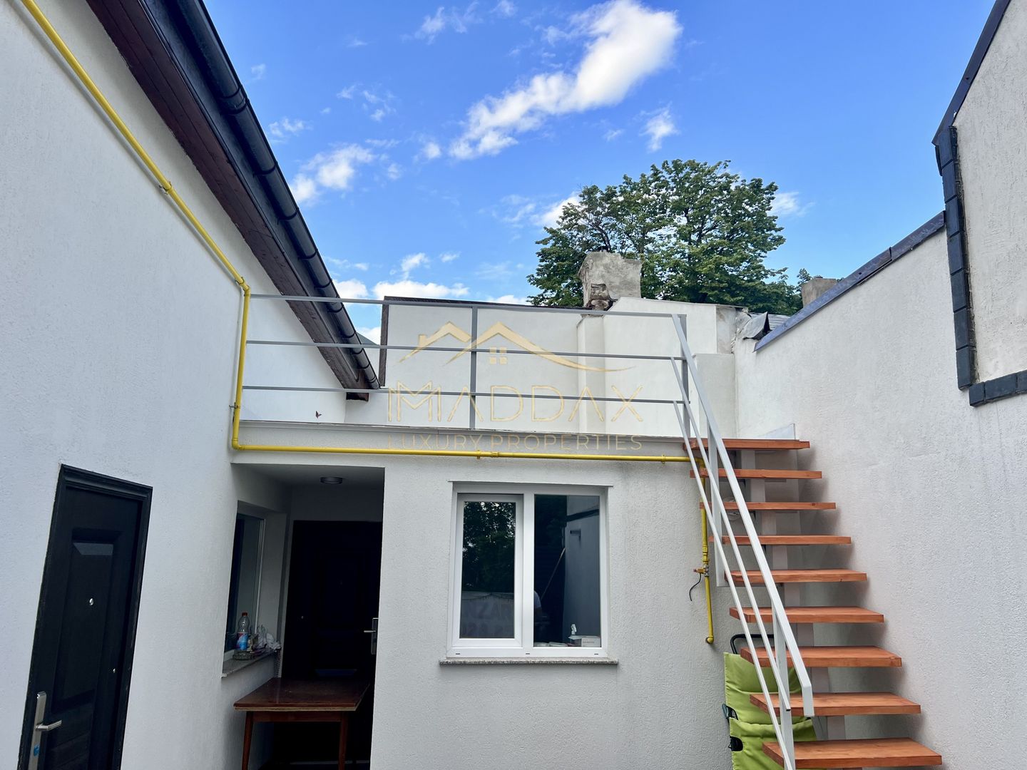 Casa **8 camere** // Domenii - Poză 1