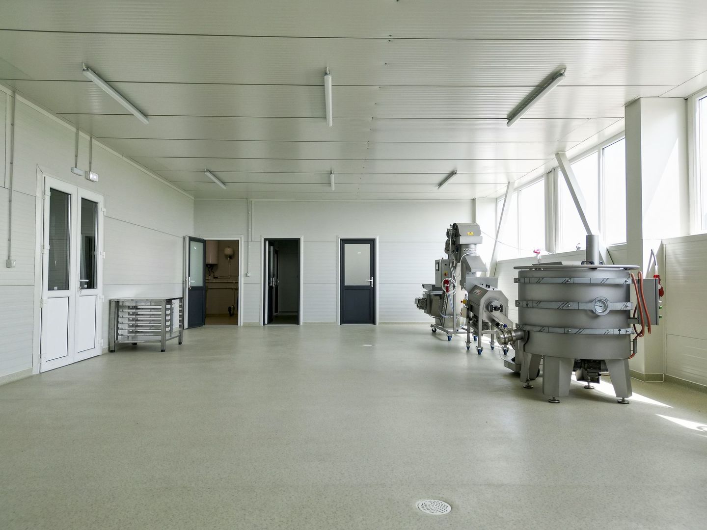 Oportunitate investiție: Livadă de Cireși și Hală - Poză 10