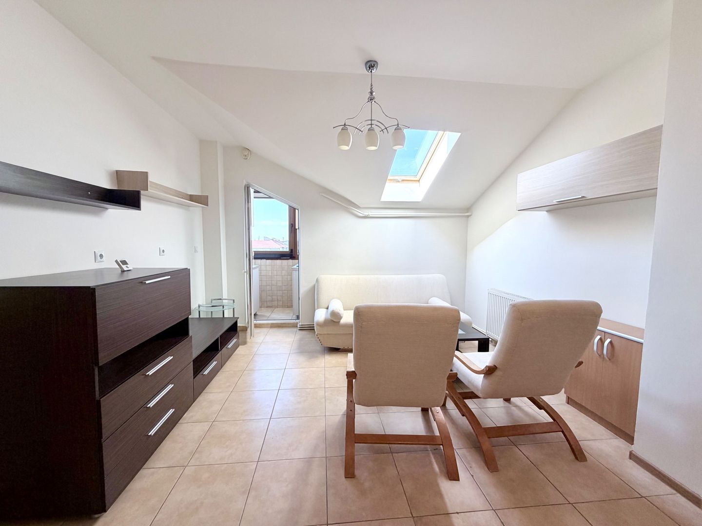 APARTAMENT SPATIOS CU LOC DE PARCARE - Poză 1