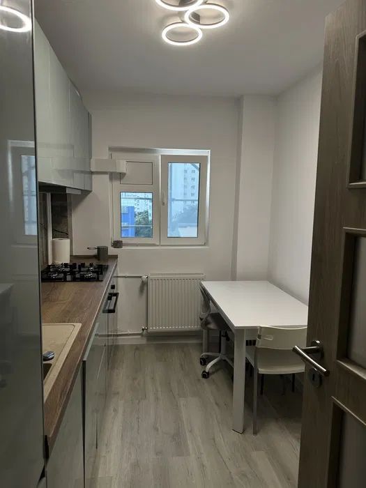 Apartament renovat complet  //  utilat  //  vedere panoramica - Poză 6