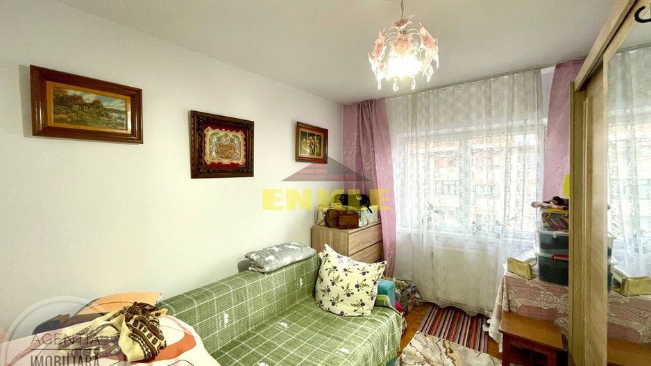 De vânzare apartament cu 3 camere decomandat, zona Piața Mare - Poză 2