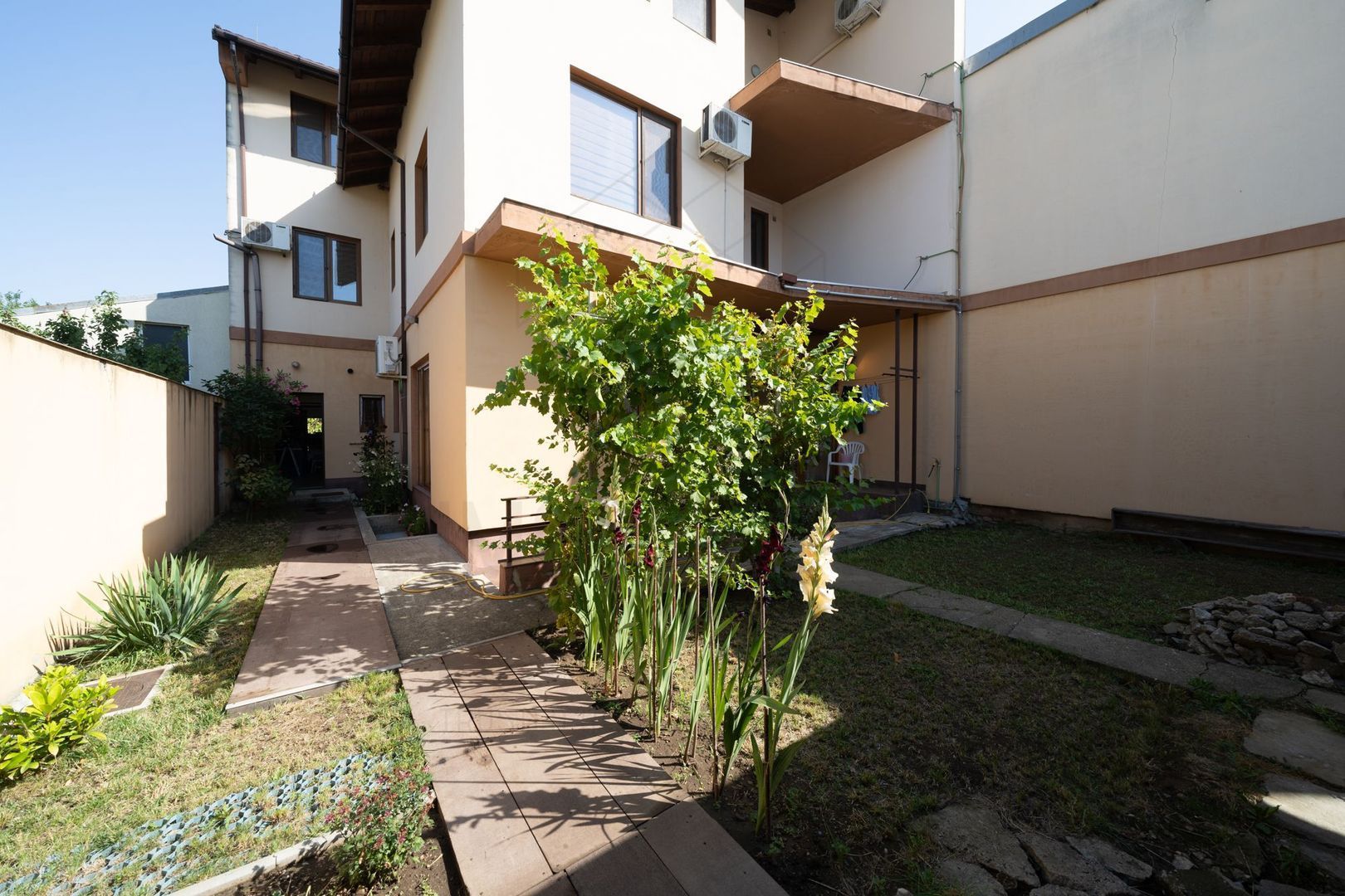 Casa spatioasa 515 mp langa metrou 1Mai - Poză 23