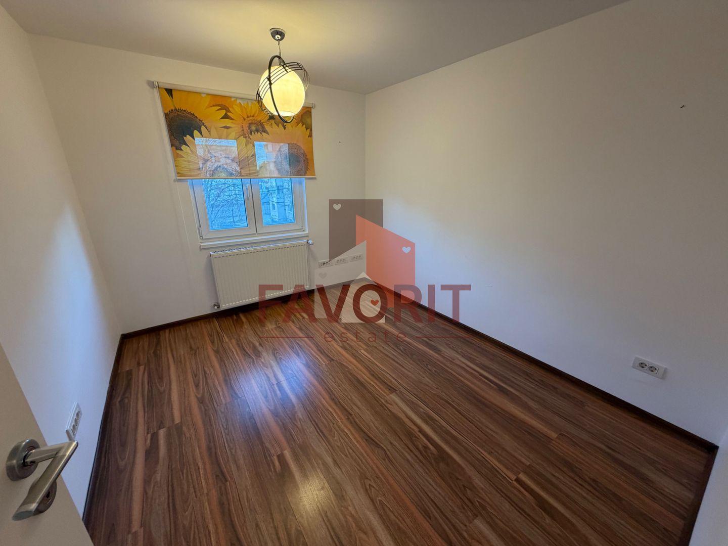 Etaj 2. Disponibil imediat. Garaj. Pozitie excelenta - Poză 20