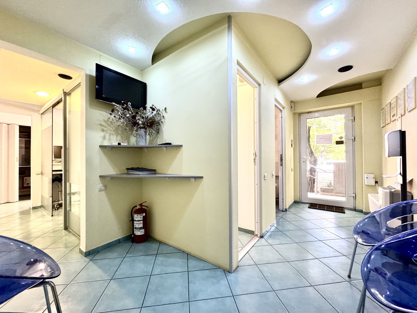 Cabinet stomatologic cu tradiție 20+ ani - dotat si funcțional - Poză 1