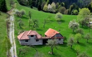 Casă tradițională sat Poarta, comuna Bran teren 1000 mp - Poză 1