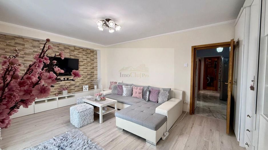 Apartament 2 camere de vânzare – etaj intermediar, garaj – Zona Mărășt - Poză 1