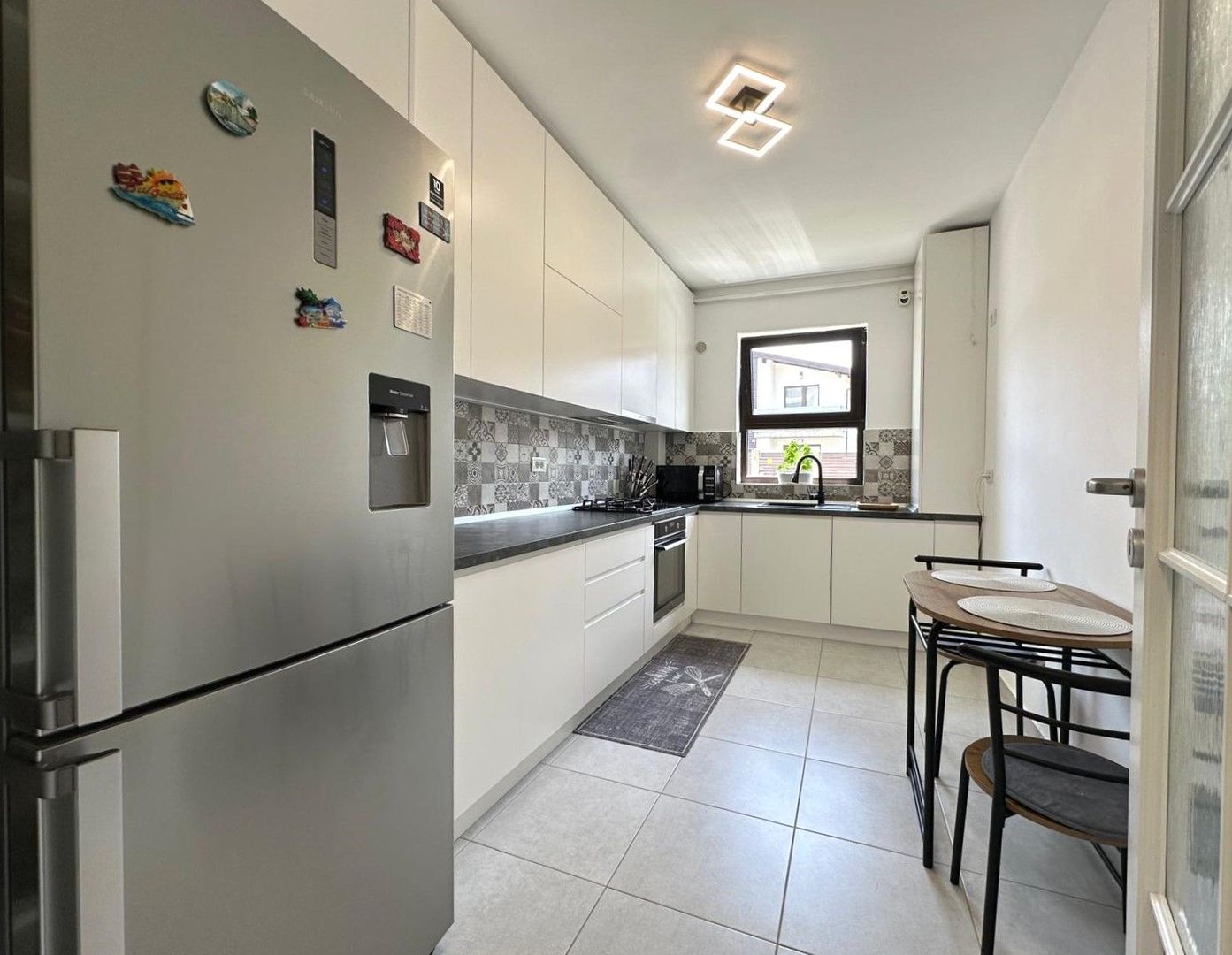 Vindem apartament  complet mobilat modern cu 2 bai zona Ghimbav - Poză 11