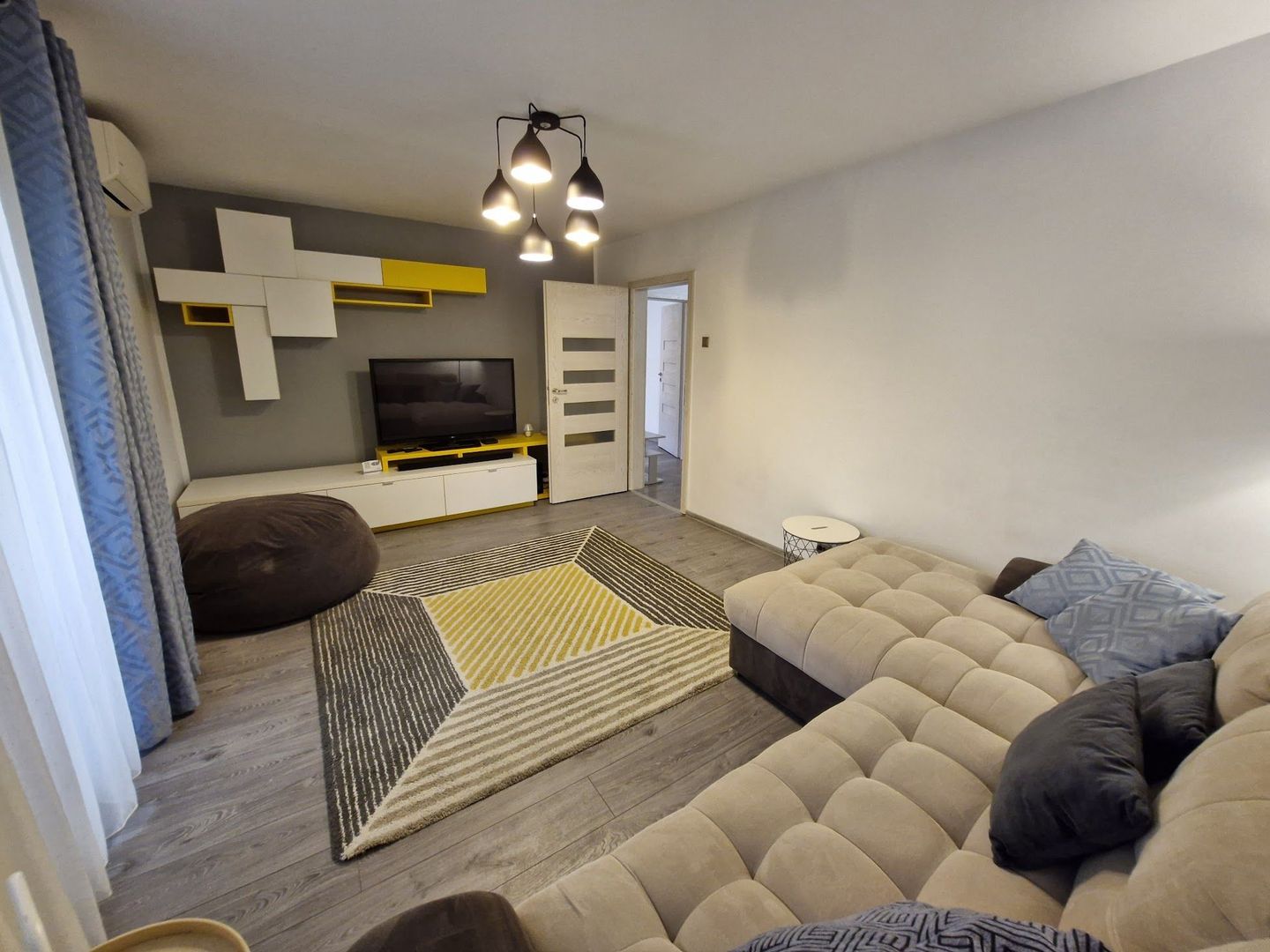 Apartament 3 camere  renovat in zona Lipovei - Poză 1