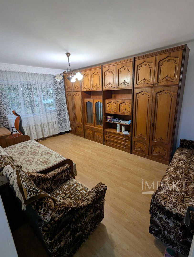 Apartament 4 camere decomandate, etaj intermediar,  zona Kaufland - Poză 1