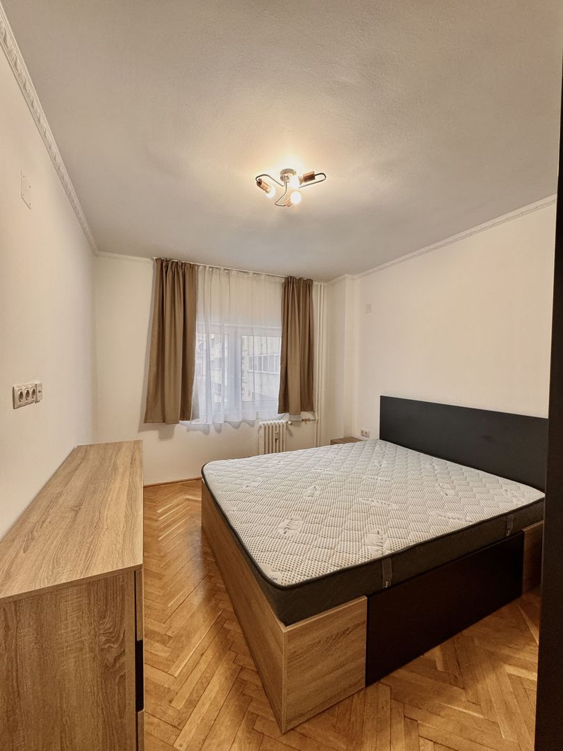 Apartament 3 camere, zonă centrală Oradea - Poză 3