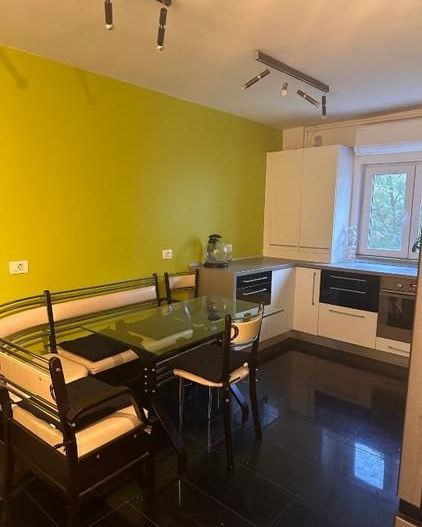 Apartament cu 3 camere, 2 băi, etaj 2, mobilat și utilat - Poză 6