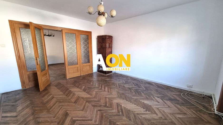 De vanzare casa 5 camere, 1092mp teren, Vintu de Jos - Poză 5